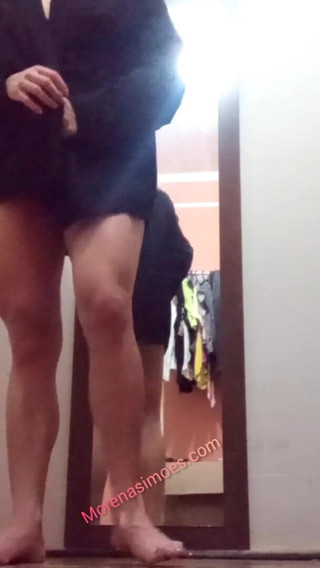 Carlos-Simoes: Brunett med en stor rumpa i underkläder.