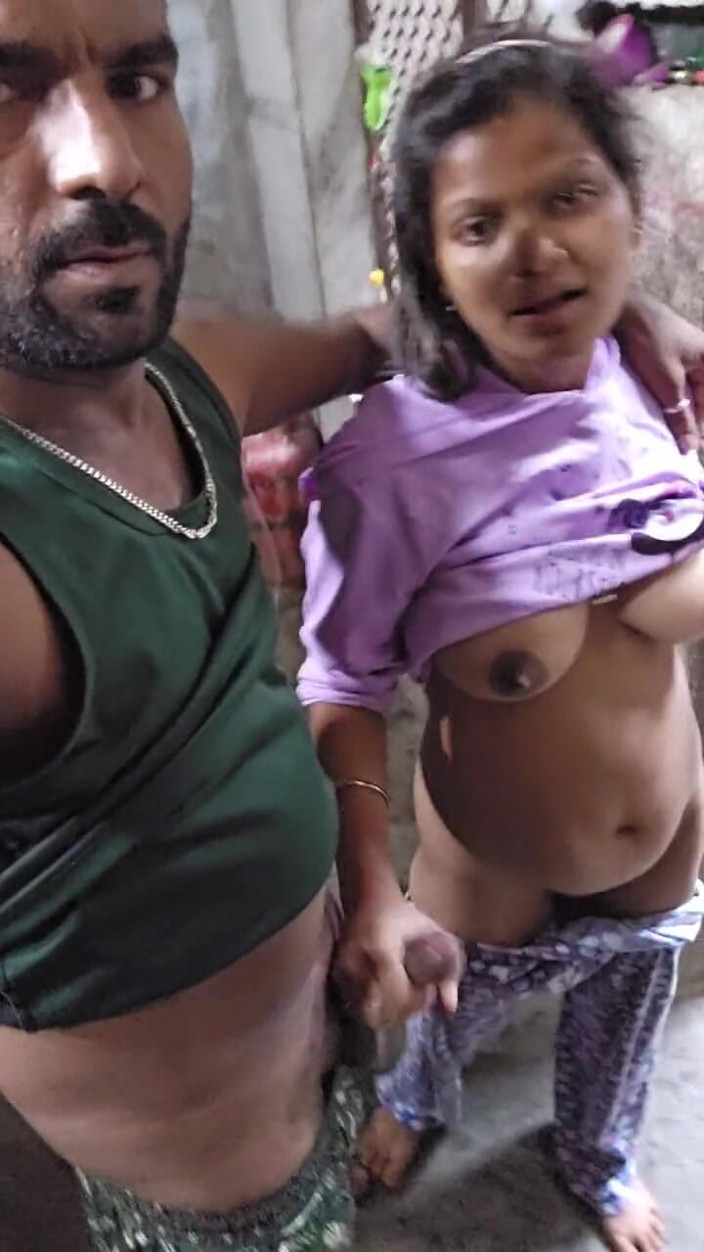 Aalox: Village desi, la belle Sali se fait baiser en levrette...