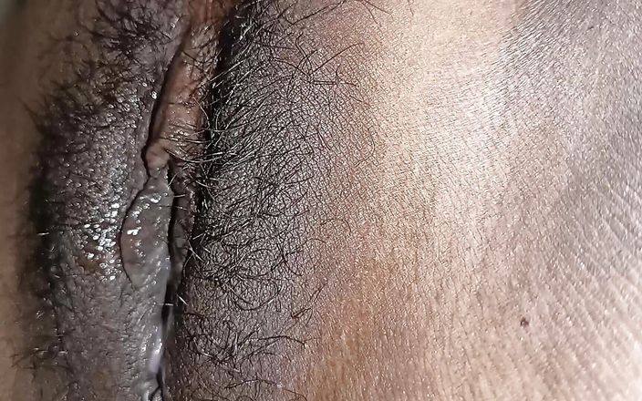 Desi Bhabhi 01: 내 여친의 보지를 핥아