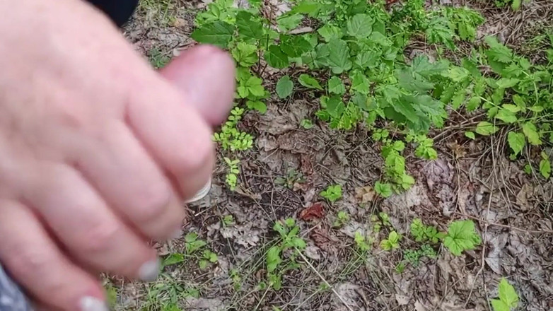 Zona901: Um amigo chupa meu pau em um parque e engole...