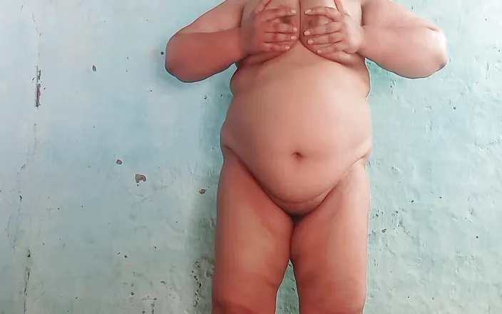 Cute couple: Vytáhl vodu z láhve a vezměte láhev dovnitř