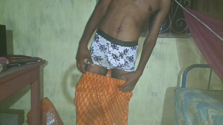 Rk_pornstar: 德西亚洲年轻男孩在晚上的desiboy掌握