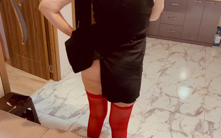 sexalko: Moja macocha w czerwonych pończochach podnieciła mnie i pozwoliła mi...