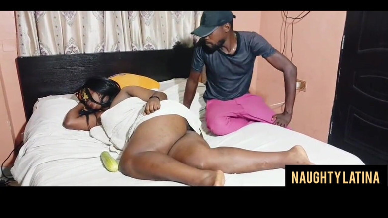 naughty latina: 집주인과 집세를 지불하기 위해 핫한 섹스를 제안할 정도로 돈이 없었던 그녀