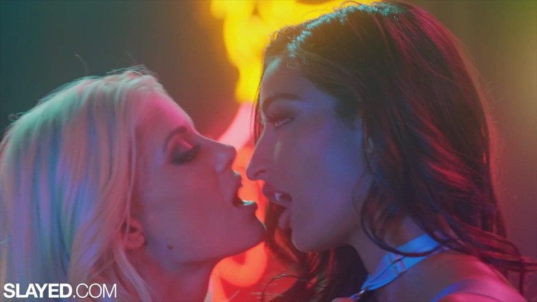 Slayed: Wanita sedap dimangsakan Emily & Charlotte satu sama lain
