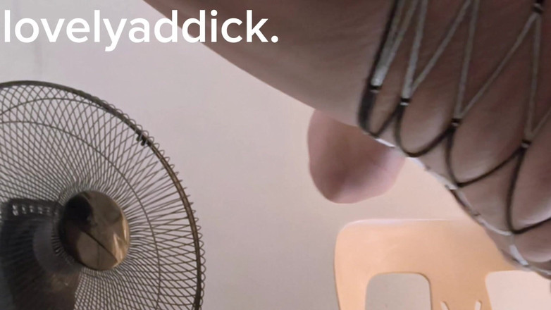 Lovelyaddik: Hermanastra que estaba mecedora fue besada