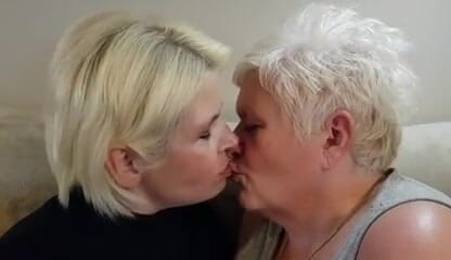 Uk Joolz: Kissing Skyler