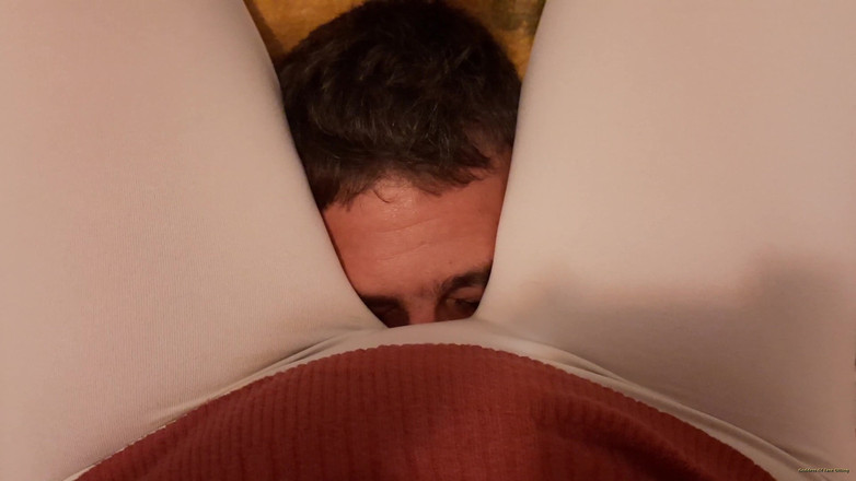 goddess82: レギンス姿で顔を座らせて!エクストリームクローズアップ!(4K解像度)ハイビジョン!