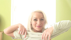 All Those Girlfriends: Malá prsatá blonďatá teenagerka Anastasia ukazuje své úžasné tělo