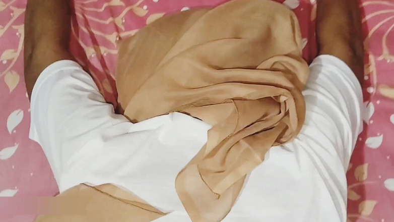 Pasutri indo: 一个戴着穆斯林头巾的女学生和她的老师做爱