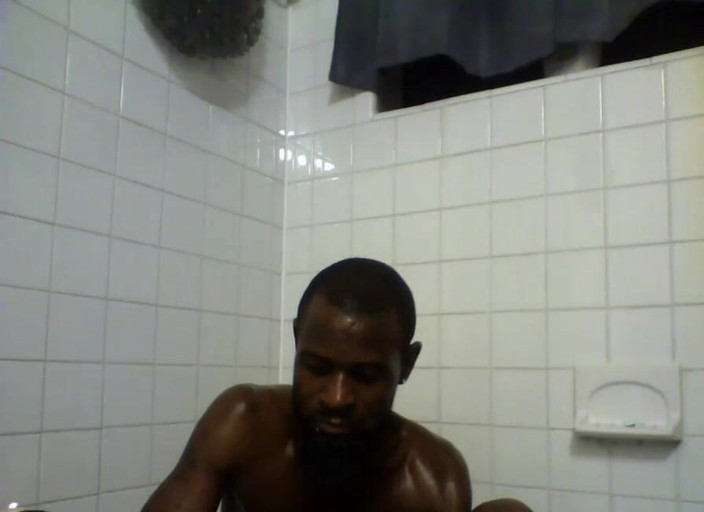 Maculine_Satyr: 筋肉質の男と泡風呂