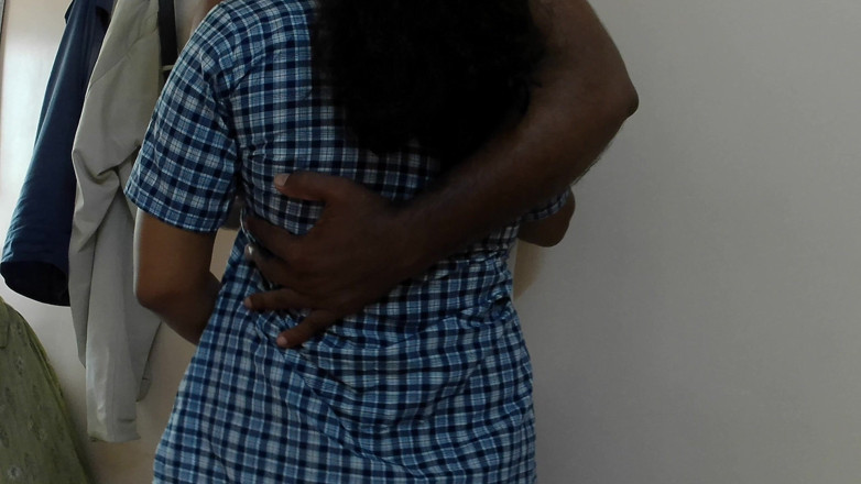 Magilmathi: Cha dượng Tamil với nữ sinh đại học