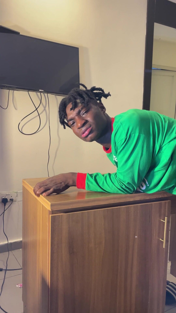 Vicfairy: Ambos nos aseguramos de follar a la reina del culo