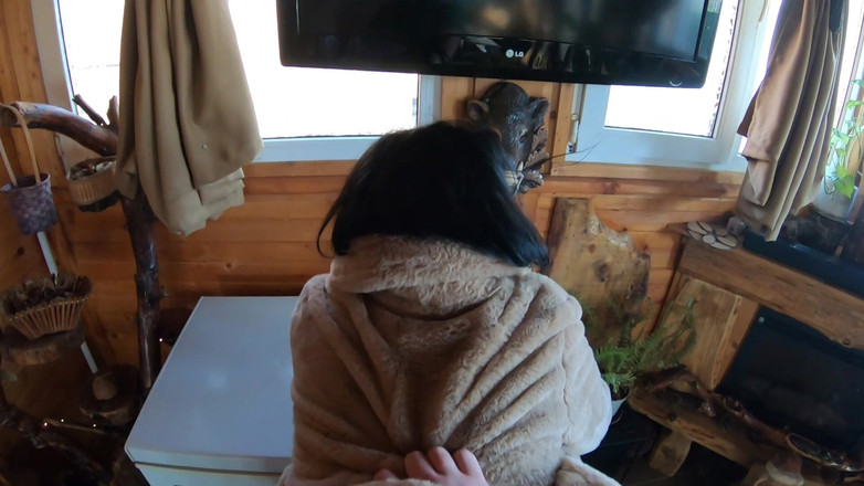 MilfyCalla: Soția infidelă suge pula și îl fute pe prietenul soțului înainte de a...