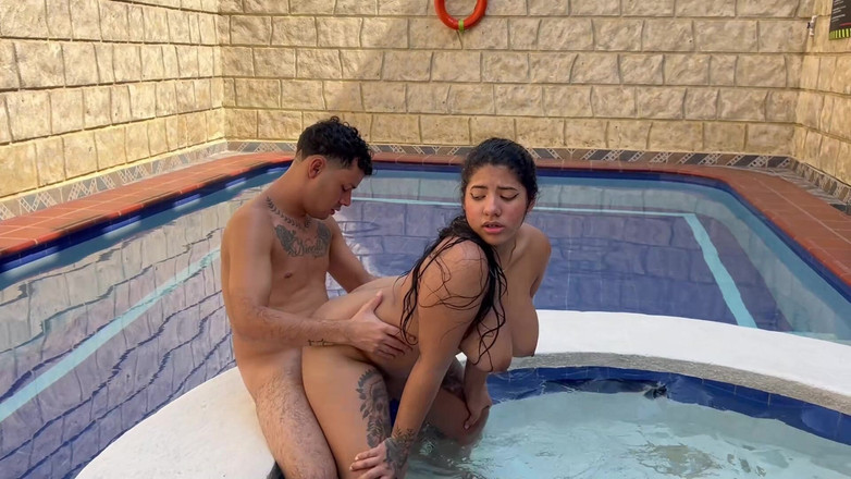 Bigboobssex: Lahodná indická dívka s obrovskými prsy miluje péro a šuká svého...