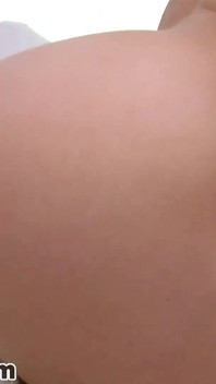 Cami smalls 可爱的隔壁大鸡巴女孩 pov 口交和吞精