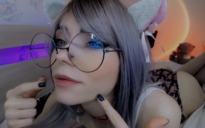 Dirty slut 666: 眼鏡をかけた猫の女の子は、彼女のよだれのアヘ顔に精液を頼む