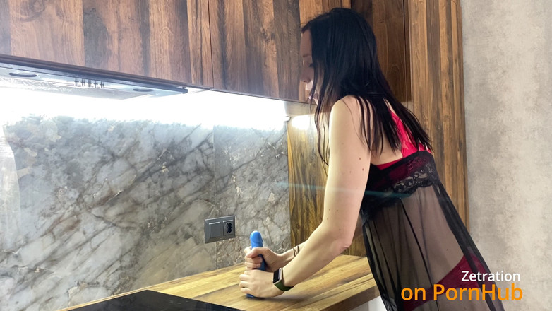 Zetration: Foot fetiš kuchyň solo - moje žena škádlí svými prsty a šuká se modrým...