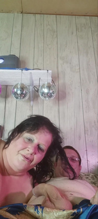 Când a terminat cu curva asta o împinge la Flor