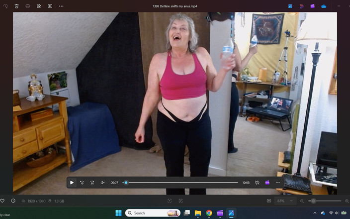 dawnskye1962: 1398 Dawnskye Makes Dettele Sniff Her Anus
