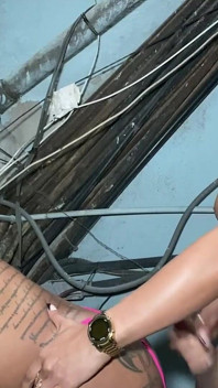 Priscila Araujo se fait baiser dans une culotte rose