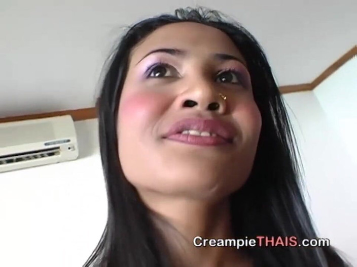 Creampie Thais: Metà mix indiano / tailandese viene sborrata dentro
