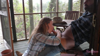 Themistyrein: सुडौल सुनहरे बालों वाली ग्रामीण इलाकों के दृश्य के साथ लंड चूसती है