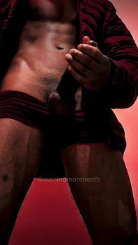 Brasileño Negro Superdotado Haciendo Striptease Y Masturbándose