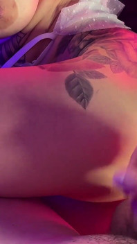 Telecamera POV. Sesso Neon Con Barbie Tatuato E Superman, Fetish E Sperma Sul Culo