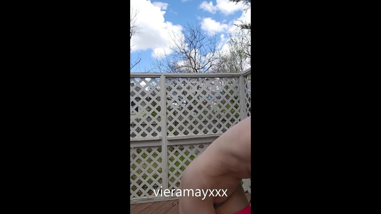 VieraMayXXX: Défilé de mode en plein air - coaching masturbatoire