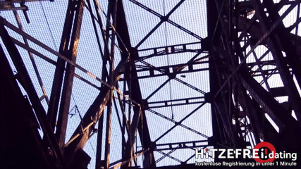 Hitzefrei: Німецька Дженні відтрахана на відкритому повітрі, поки автомобілі їздять, частина 1