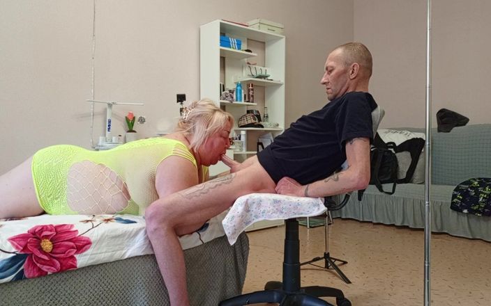 Zona901: Un ami suce une grosse partie du sperme chaud d’une...