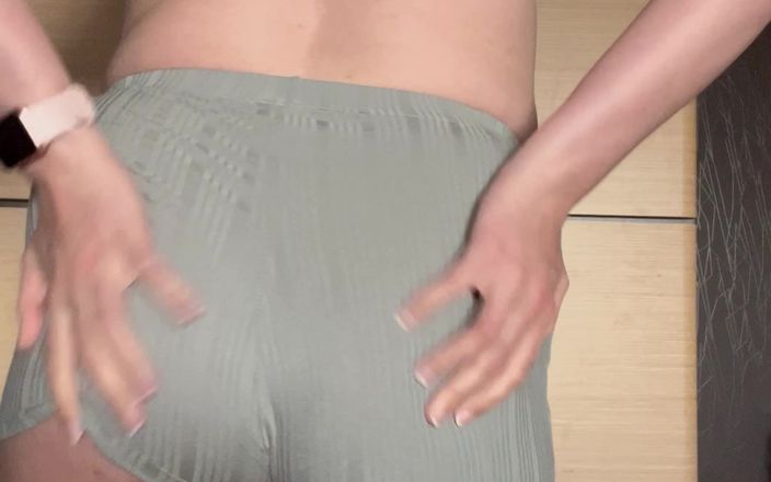 Juicy-Ass: 我喜欢我性感屁股上的短裤
