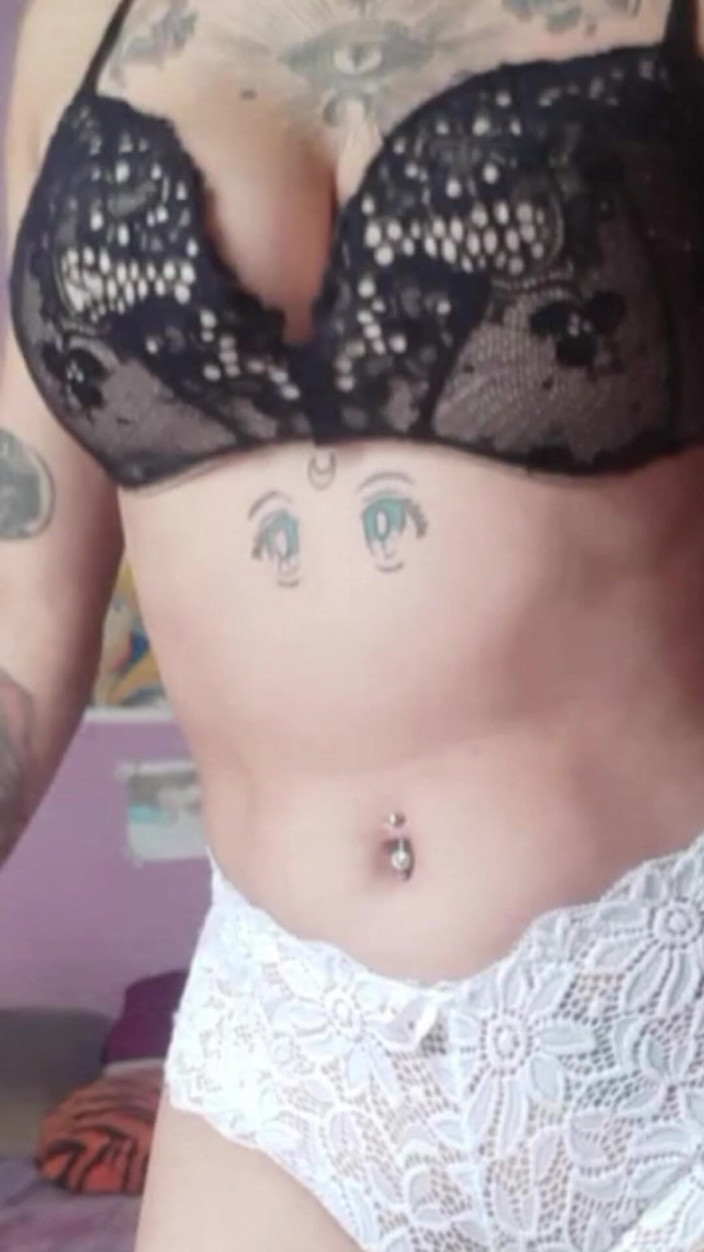 Sailorbigtits20: Saya menghantar video panas kepada abang tiri saya