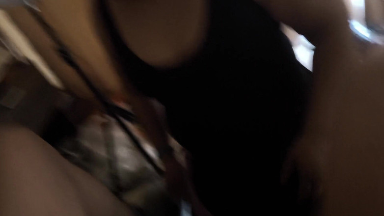 Moo DBOXXX: Novamente com a madrasta solteira viciada em sexo, ela vem...