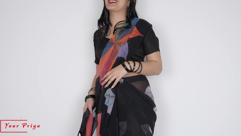 Your Priya: Caliente india amiga se masturba el culo y el coño...