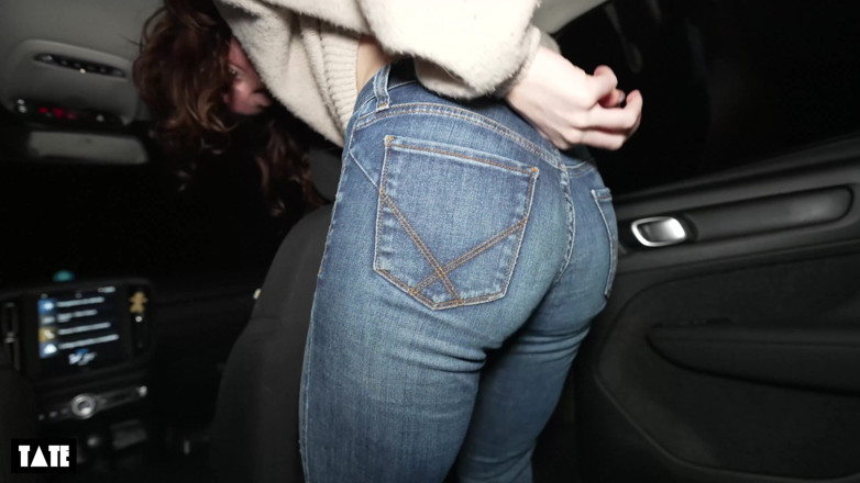 Tate: Ngentot gaya doggy di dalam mobil sama mahasiswi nakal