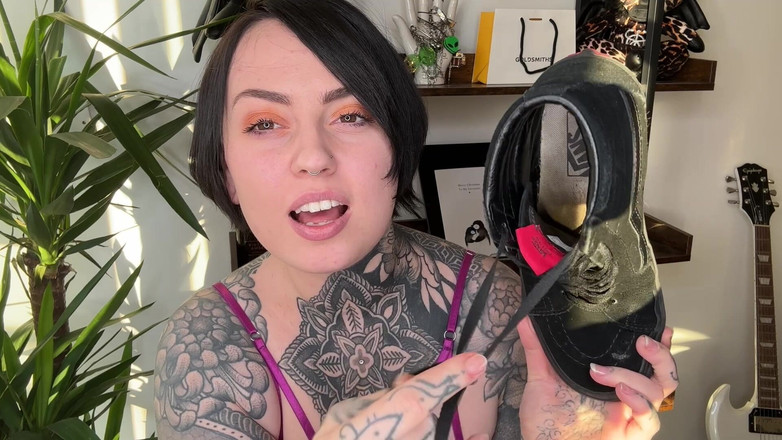 Miss Valentina: Umilire perversă cu tălpi