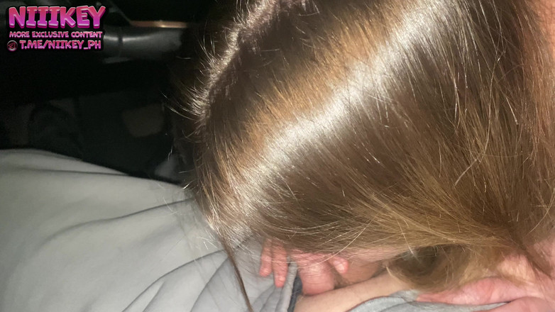 niiikey: 第一次Tinder约会以车内性爱结束！她允许我在她的阴户里射精