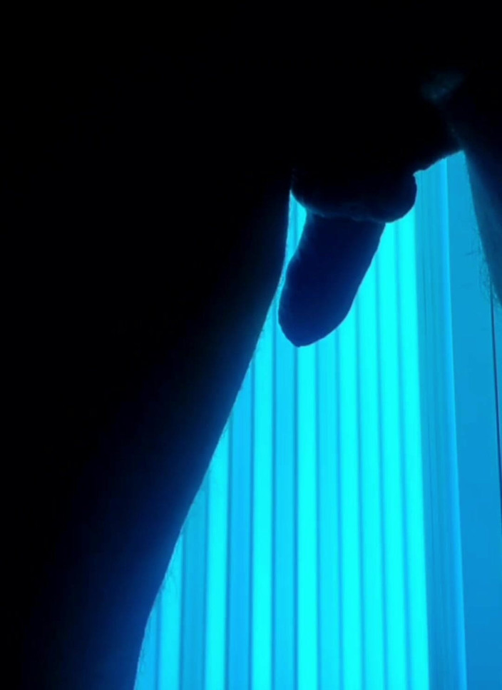 MaleModel: 태닝 살롱 누드