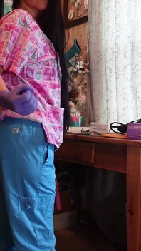 Sestra Lizzie tě škádlí svým zadkem