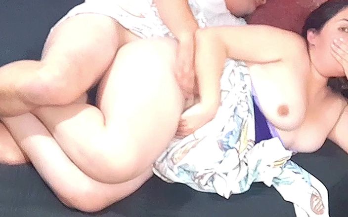 BBW Kelly Mom: La madrastra estaba triste porque su esposo se fue, así...