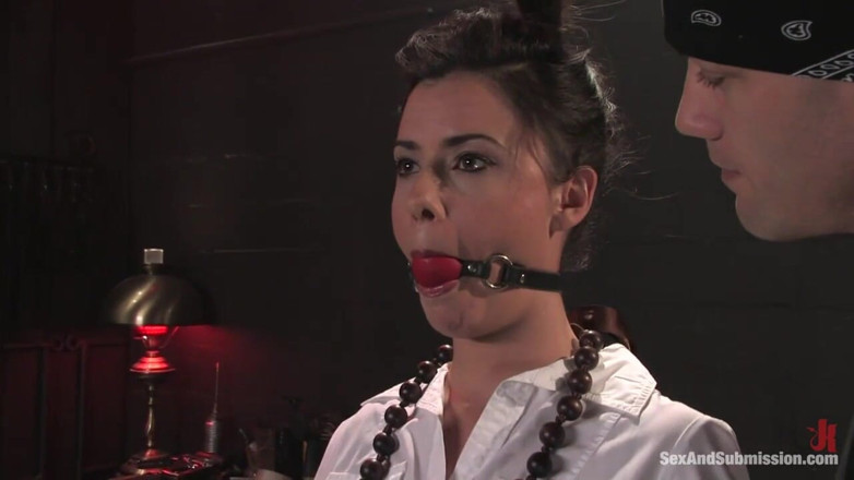 Sex and Submission by Kink: Háo hức làm hài lòng