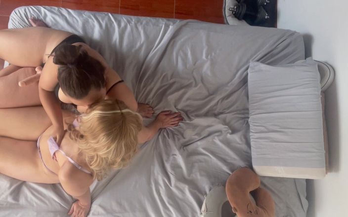 zoemelissa: 彼女は本当に上手に私をしゃぶり、今ではさらに彼女とセックスします