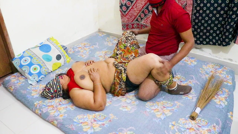 Morjenabb: Mollige stiefmutter und junge desi