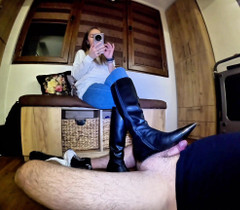 Mistressyammyboots: Sotto I Miei Stivali