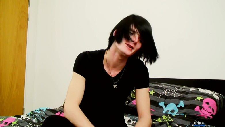Homo Emo: Dutch Emo Boy Aiden Jacks His Tasty Dick!
