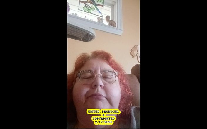 BBW nurse Vicki adventures with friends: 看護師のヴィッキーはここでランチを食べ、おいしいアイスクリームを楽しみます