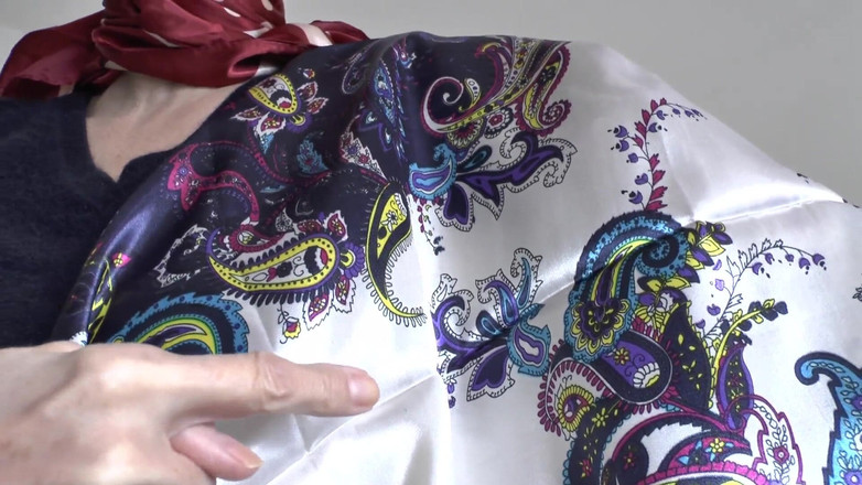 Lady Victoria Valente: साटन हेडस्कार्फ फैशन शो और कपड़े पर सह शॉट, जेओआई, लेडी विक्टोरिया वैलेंटे