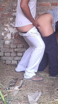 Velho convence sua empregada a fazer sexo com ele